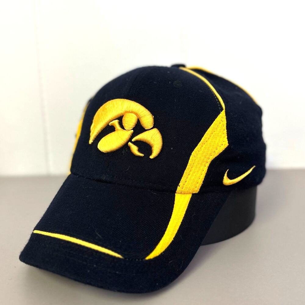 NCAA IOWA HAWKEYES HAT ONE SIZE NIKE